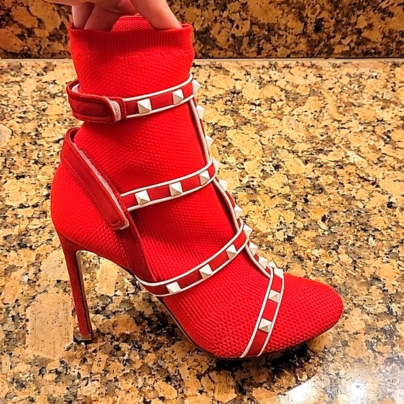 Rockstud Valentino Garavani Ankle red boots. Size EU. 37.5. Also fits 7. US. - Picture 7 of 10